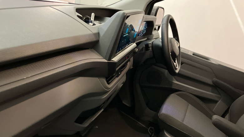 Volkswagen Transporter T32 Lwb Electric 160kW 65kWh Commerce Pro Kombi Van Auto